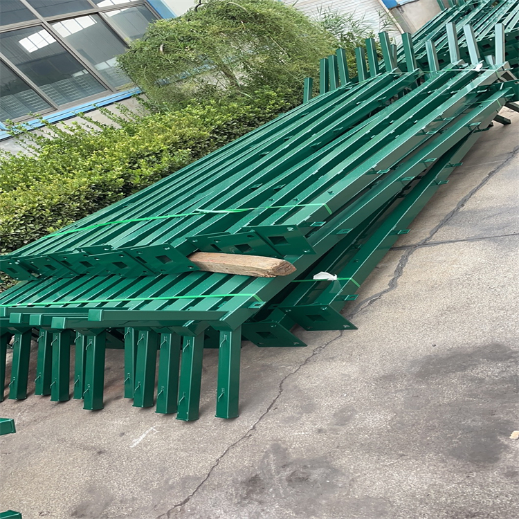 監(jiān)獄鋼板菱形網(wǎng)孔鋼網(wǎng)墻圖片4 監(jiān)獄鋼板菱形網(wǎng)孔鋼網(wǎng)墻圖片4