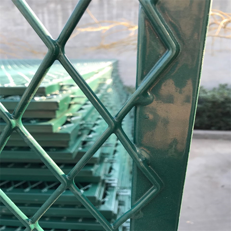 監獄鋼板網隔離柵護欄