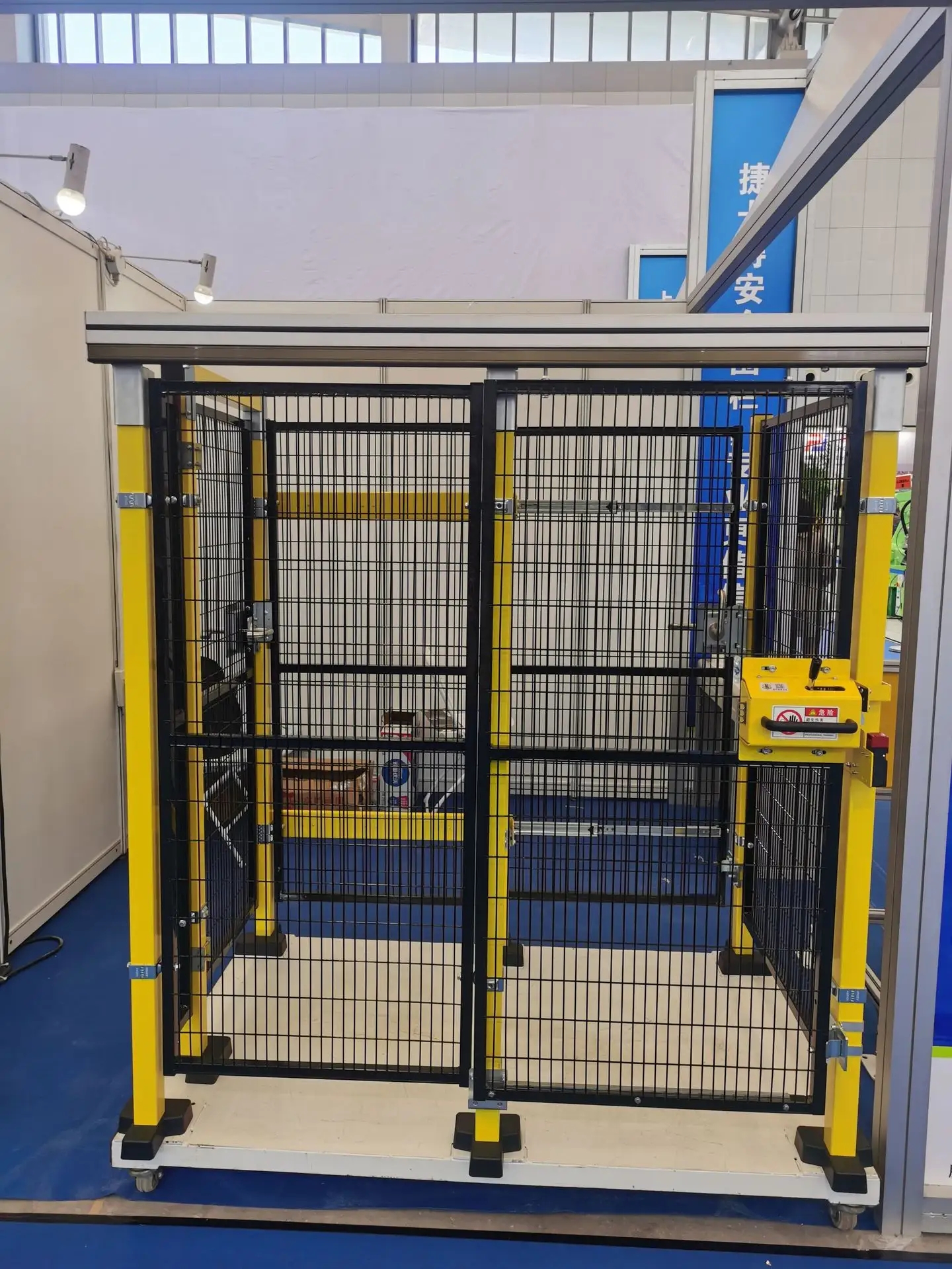 機器人無縫車間隔離網圖片1 機器人無縫車間隔離網圖片1