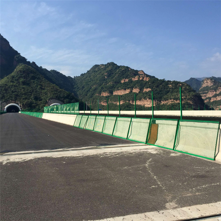 橋梁防拋網(wǎng)道路護(hù)欄圖片3 橋梁防拋網(wǎng)道路護(hù)欄圖片3