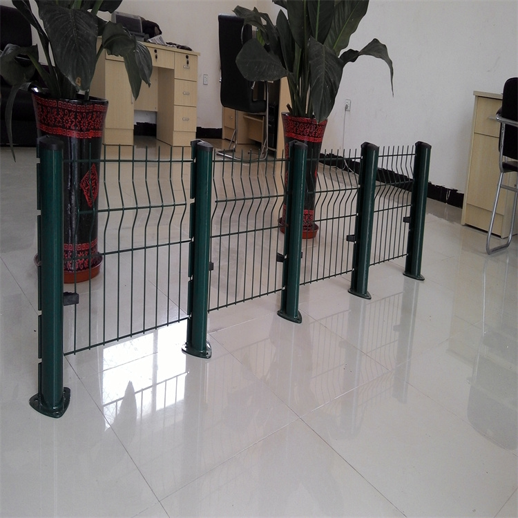 三角折彎桃型柱隔離網圖片4