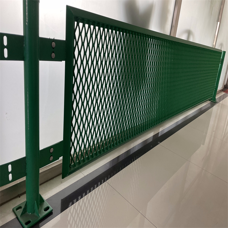 高速公路防眩網護欄圖片6 高速公路防眩網護欄圖片6