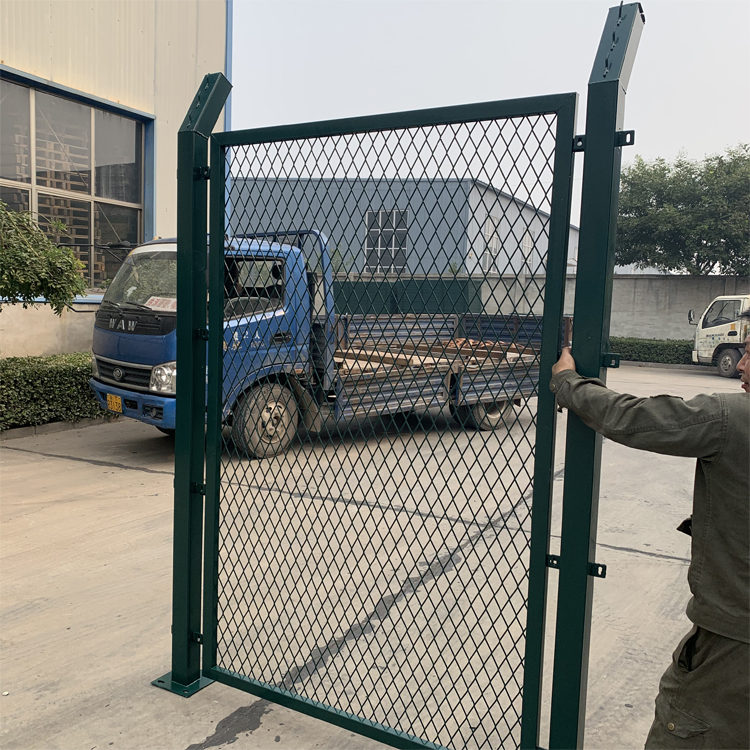 廣東保稅區菱形護欄網圖片5 廣東保稅區菱形護欄網圖片5